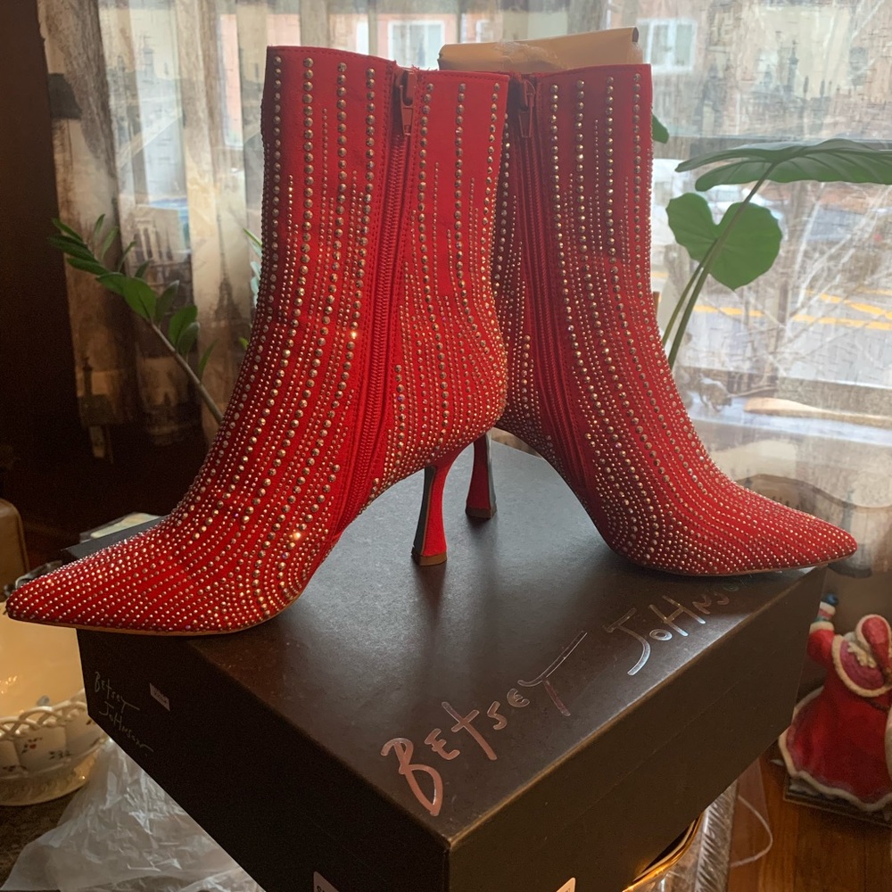 Shoes - Picture 5 of 6